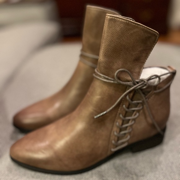 Antelope Shoes - Antelope Taupe Leather Hi Front Tied Ankle Boots